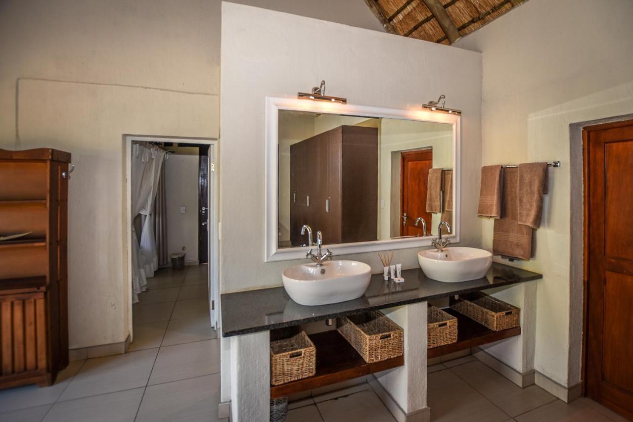 Leopard'S Lair Bush Lodge โฮดสปรูท ภายนอก รูปภาพ