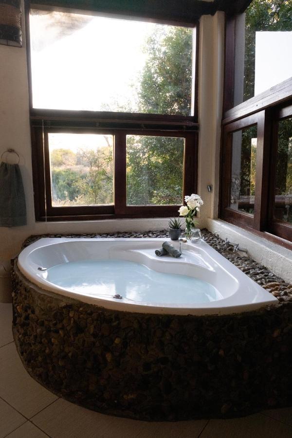 Leopard'S Lair Bush Lodge โฮดสปรูท ภายนอก รูปภาพ